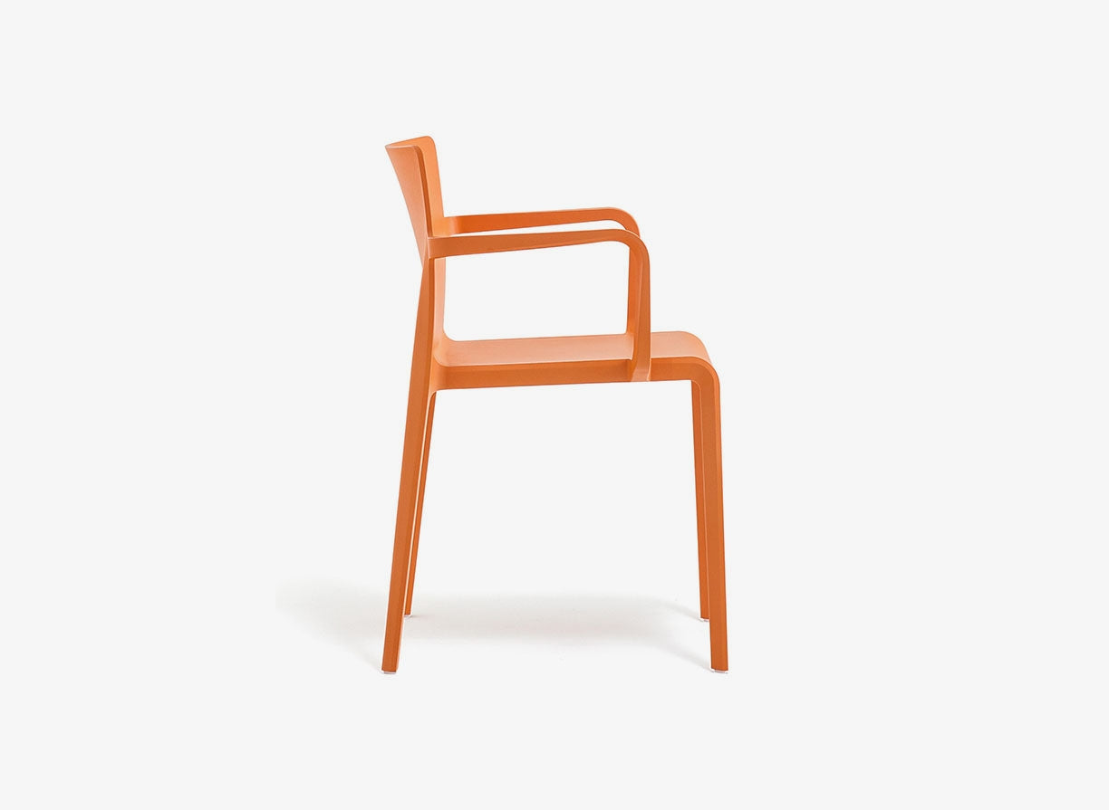 Volt 670 Dining chair
