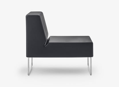 Host Lounge 790